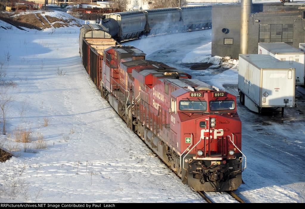 Paused eastbound manifest waits at Foley